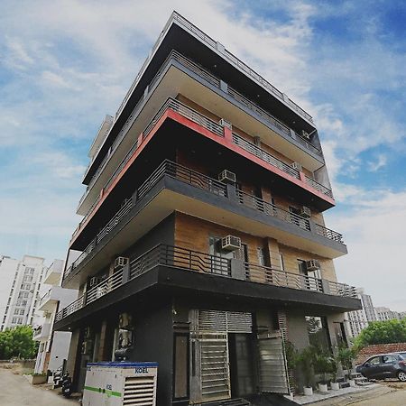 Hotel Super Townhouse Cloud Bay, Near Genpact, Sector-69, Gurgaon Exterior foto