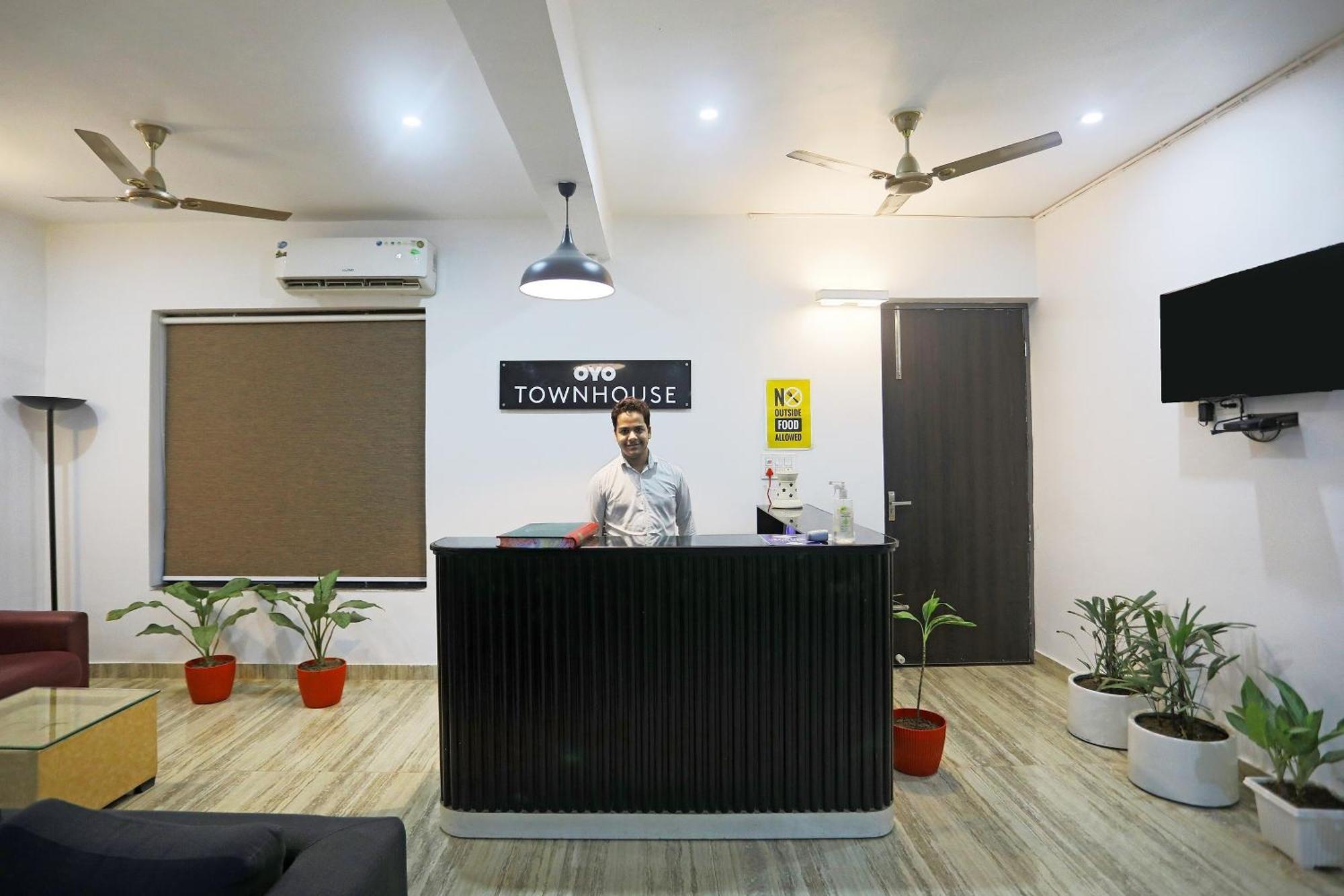 Hotel Super Townhouse Cloud Bay, Near Genpact, Sector-69, Gurgaon Exterior foto