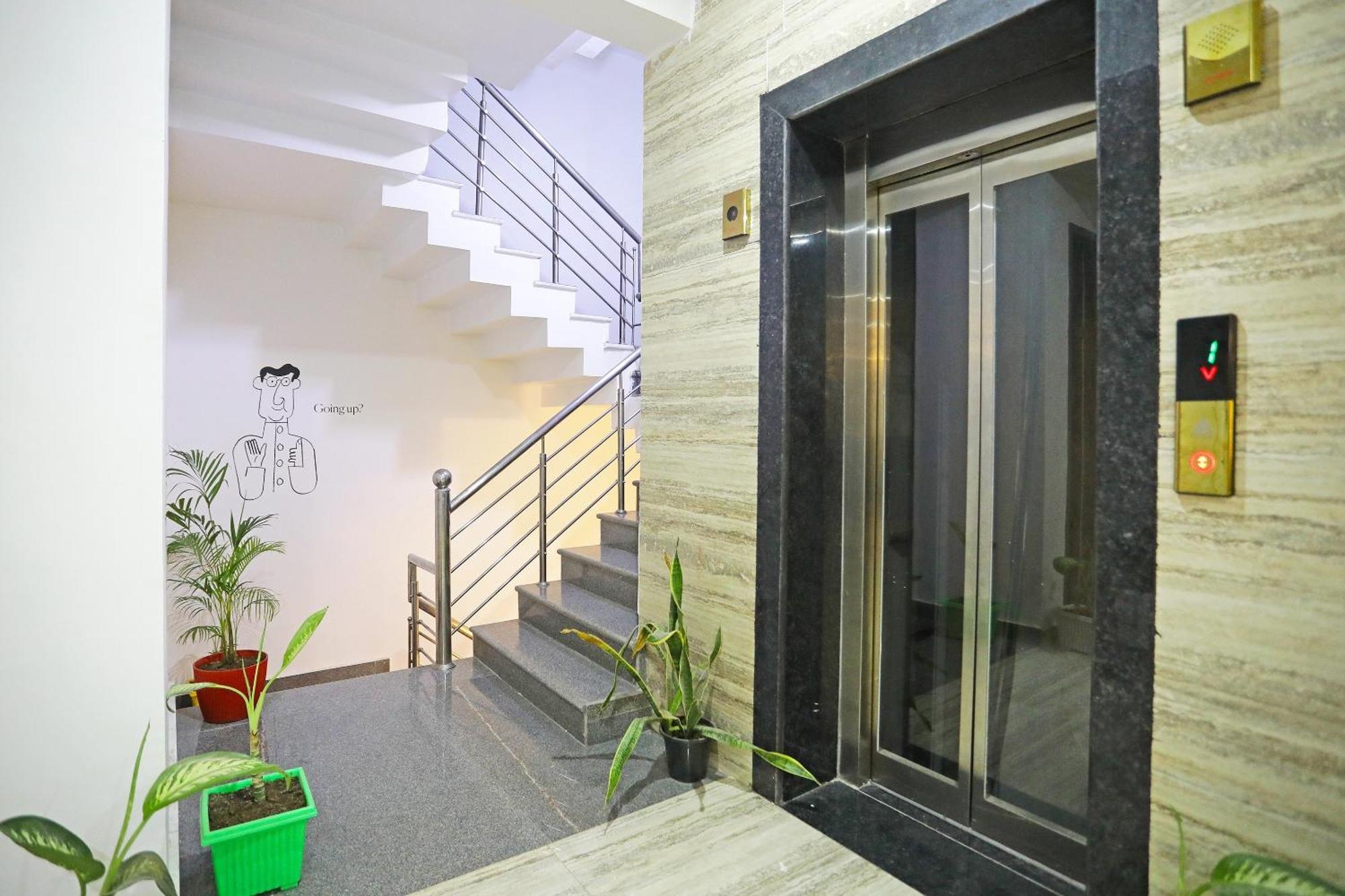 Hotel Super Townhouse Cloud Bay, Near Genpact, Sector-69, Gurgaon Exterior foto