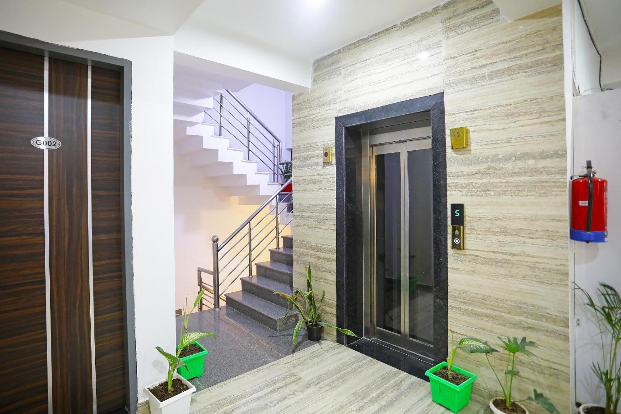 Hotel Super Townhouse Cloud Bay, Near Genpact, Sector-69, Gurgaon Exterior foto