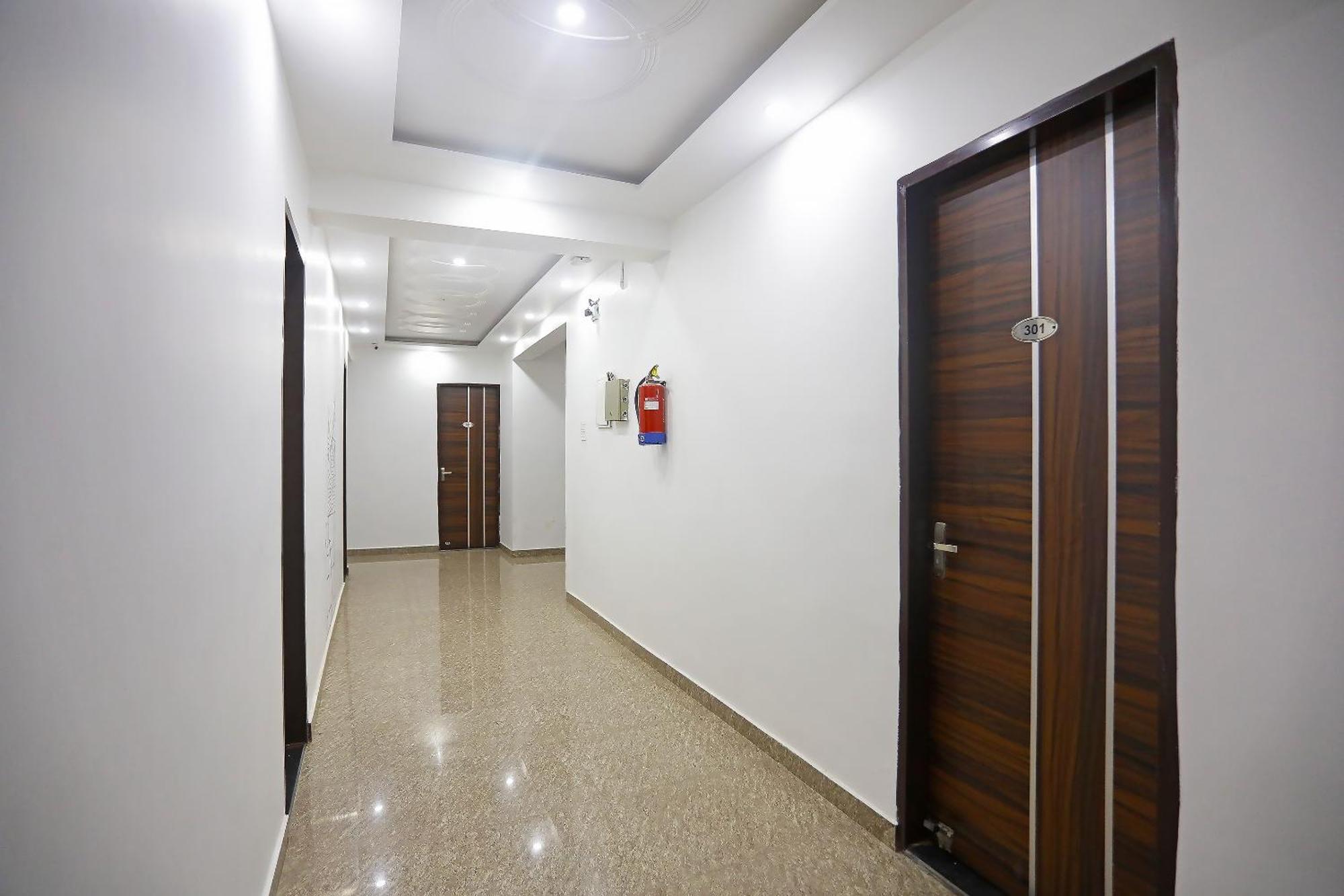 Hotel Super Townhouse Cloud Bay, Near Genpact, Sector-69, Gurgaon Exterior foto