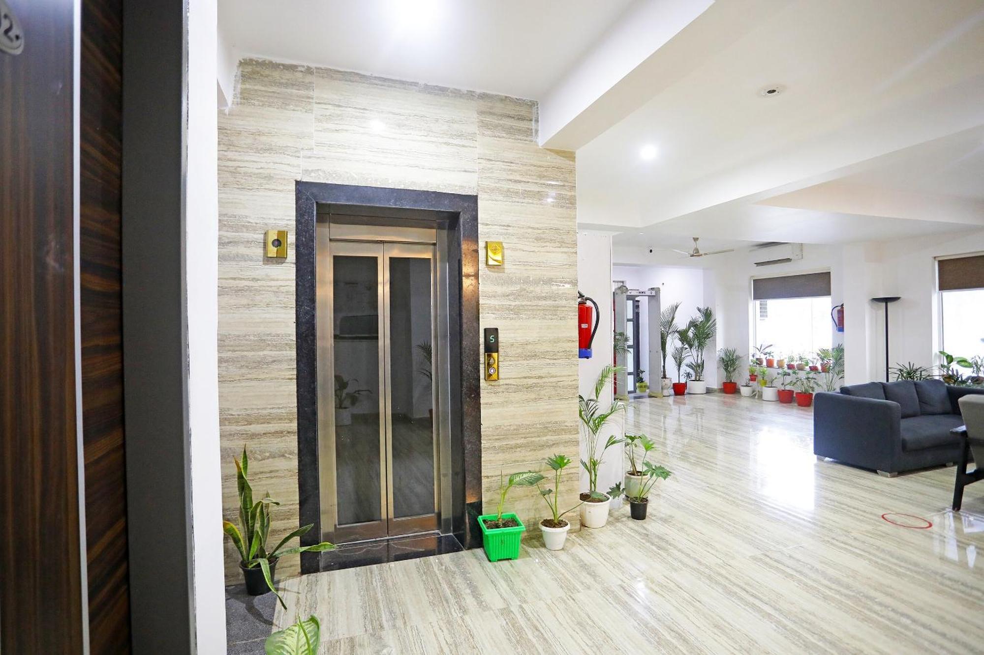 Hotel Super Townhouse Cloud Bay, Near Genpact, Sector-69, Gurgaon Exterior foto