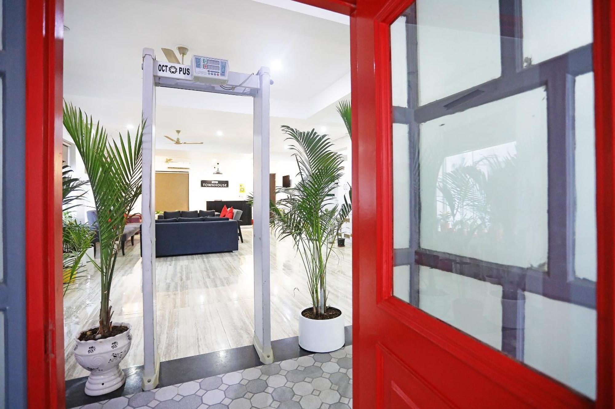 Hotel Super Townhouse Cloud Bay, Near Genpact, Sector-69, Gurgaon Exterior foto
